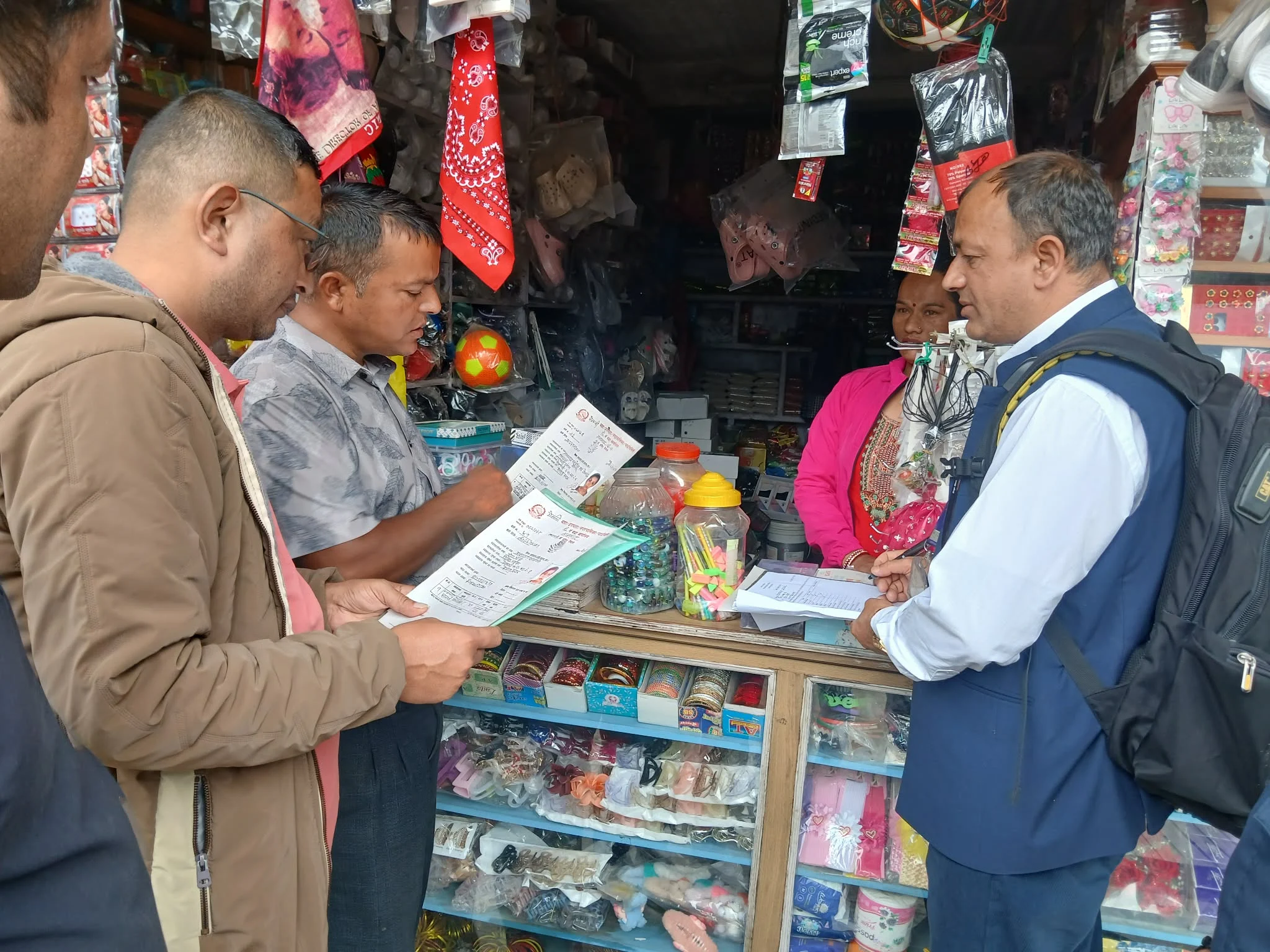 मेलम्चीमा बजार अनुगमन : ५० हजार बराबरका म्याद गुज्रिएका सामग्री नष्ट