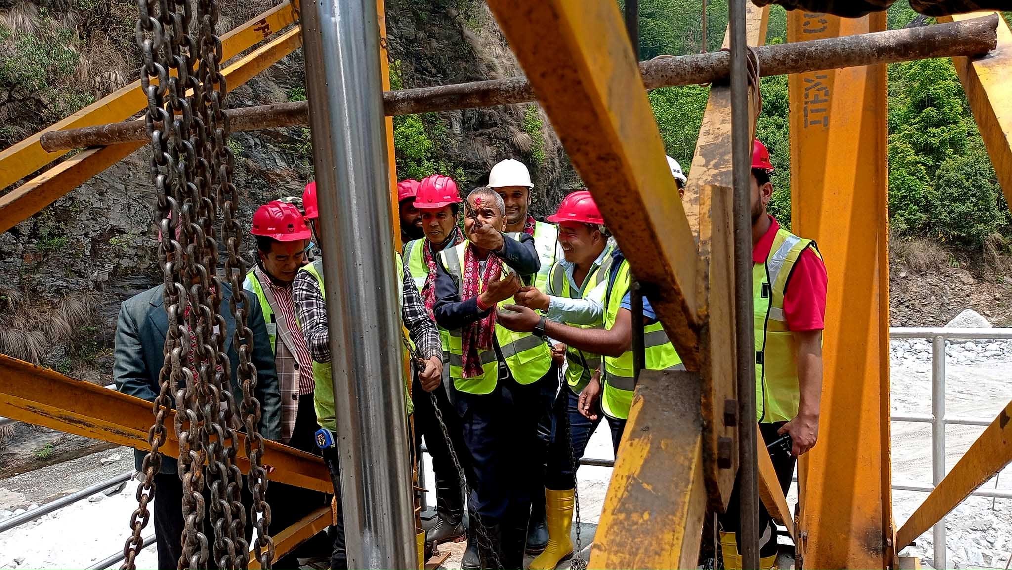 मेलम्चीको पानी सुरूङमा खसालियो, काठमाडौंका धारामा पुग्न दुई साता लाग्ने