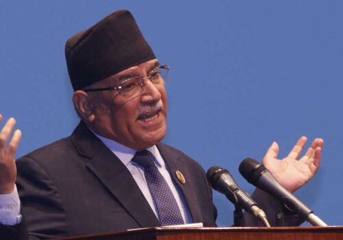 भूतपूर्व गोरखा सैनिकहरूलाई पार्टी प्रवेश गराउँदै प्रचण्ड