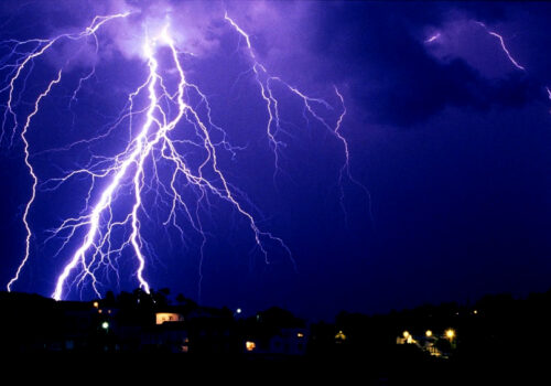 धादिङमा चट्याङ पर्दा एक किशोरीको मृत्यु, दुई जना घाइते