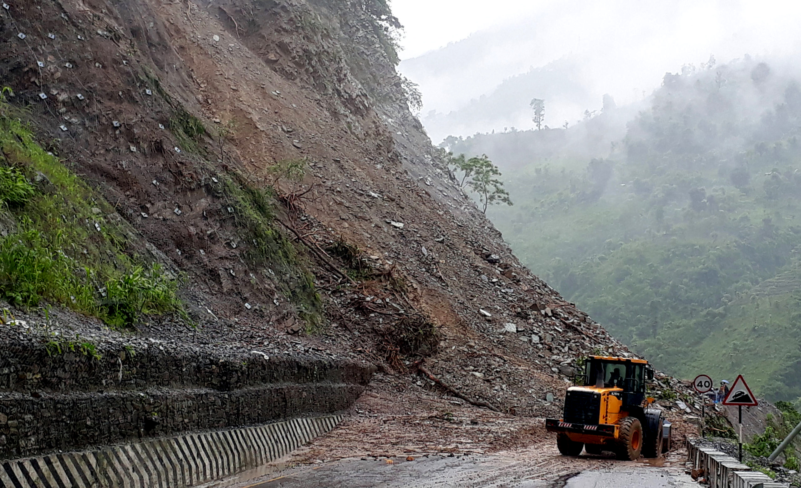 नारायणगढ–मुग्लिन सडकखण्ड अबरुद्ध