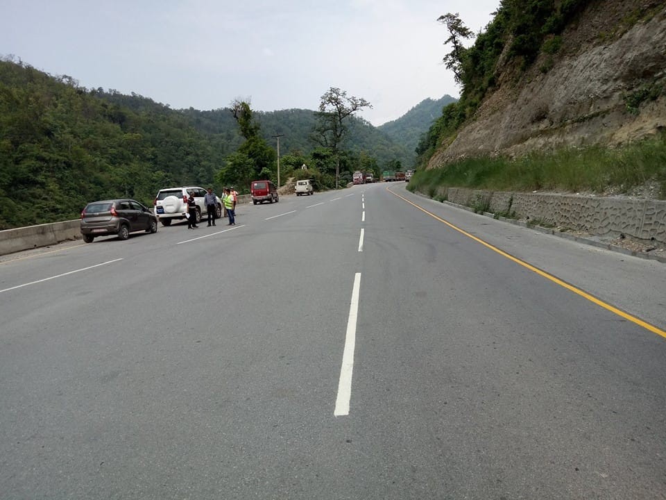 अवरुद्ध नारायणगढ–बुटवल सडक खुल्यो