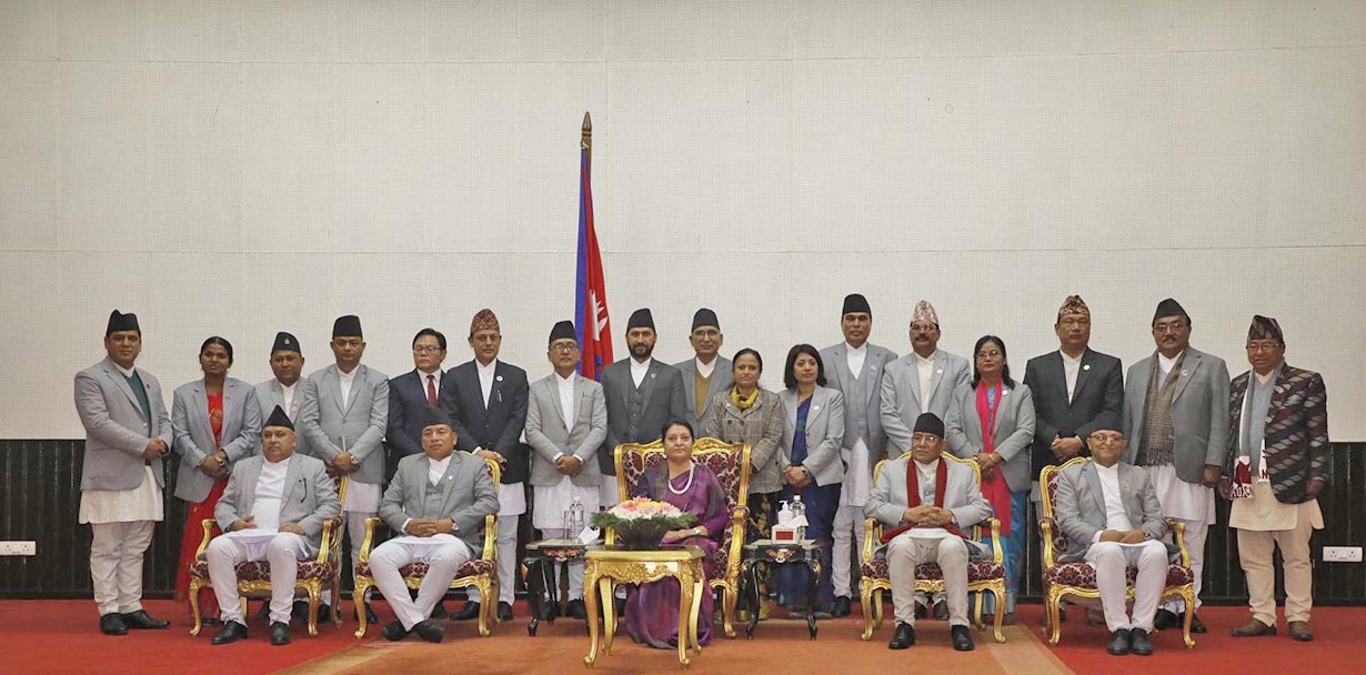 नवनियुक्त उपप्रधानमन्त्री र मन्त्रीको शपथ