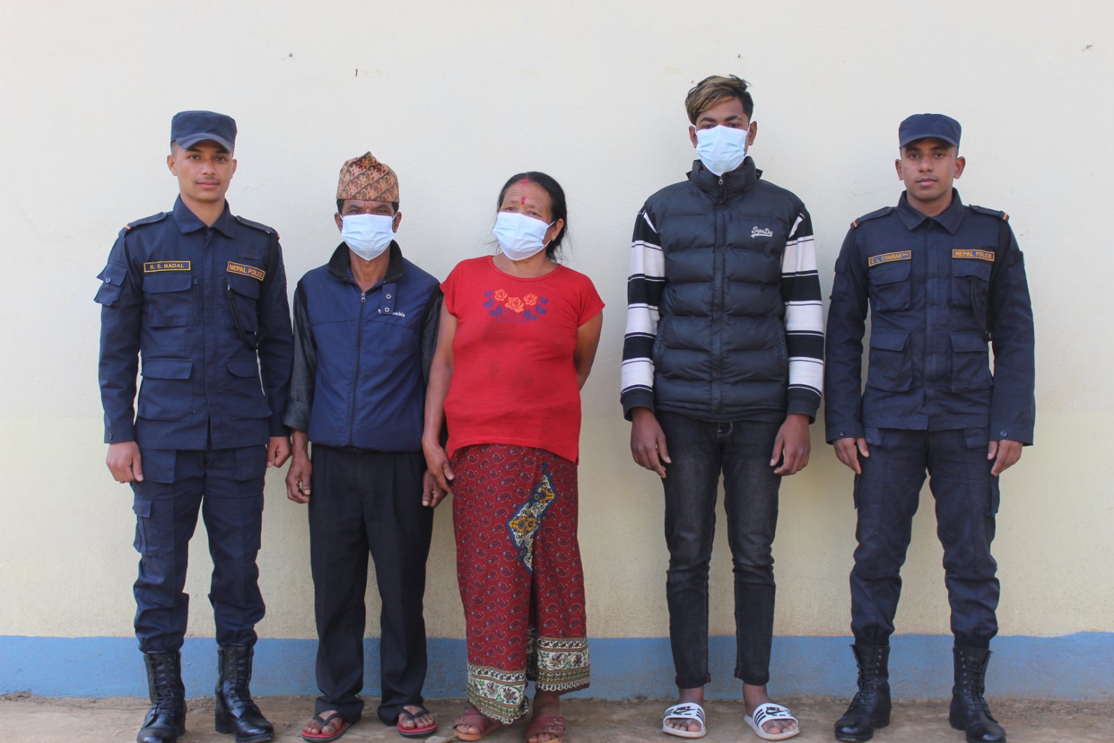 झुटो विवरण पेस गरी जन्मदर्ता बनाउने तीन पक्राउ