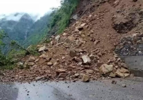 हेटौँडाबाट काठमाडौँ जोड्ने सडकखण्ड अवरुद्ध