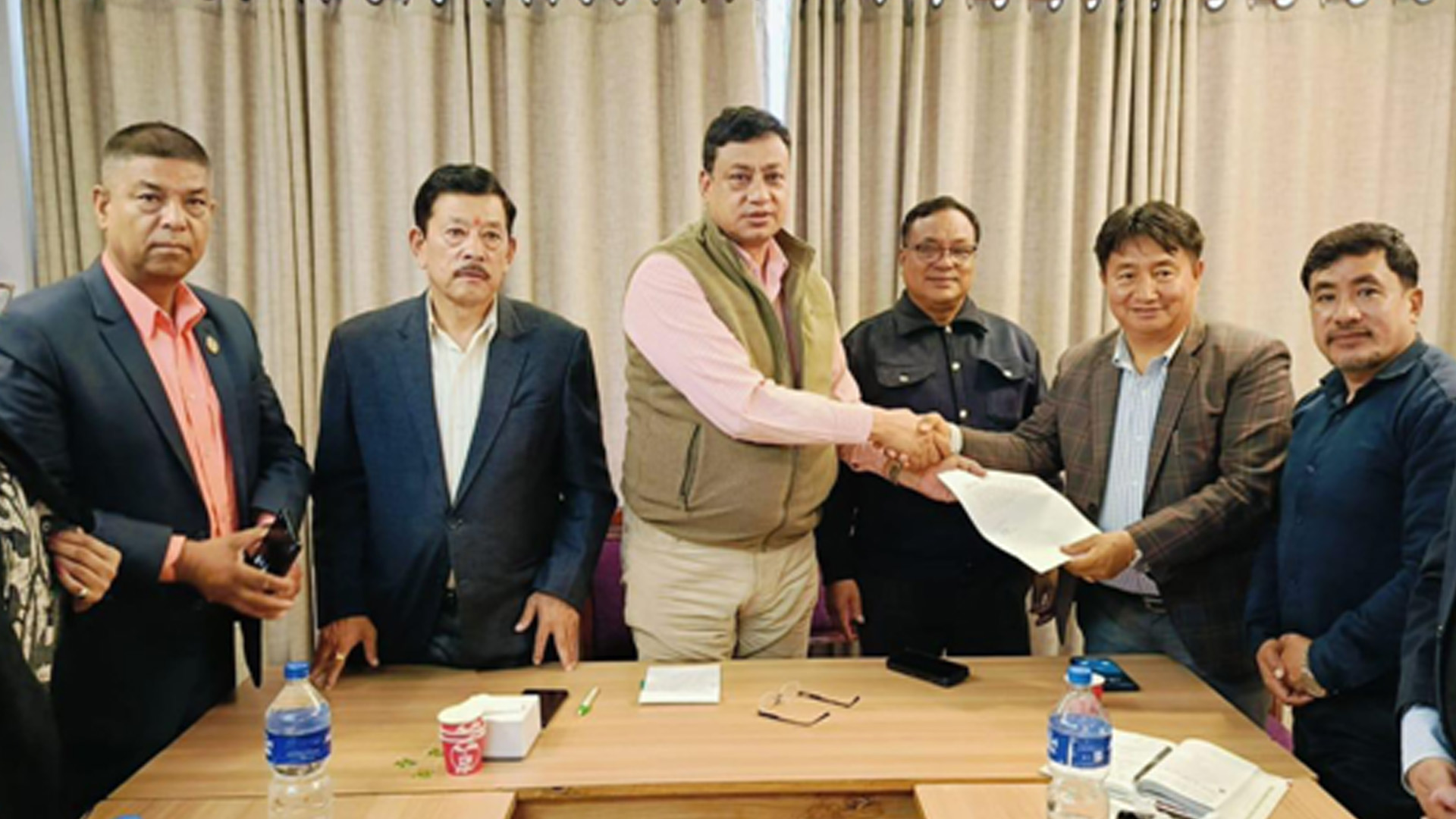 मुख्यमन्त्री जम्कट्टेलको विपक्षमा मतदान गर्न कांग्रेसको निर्देशन