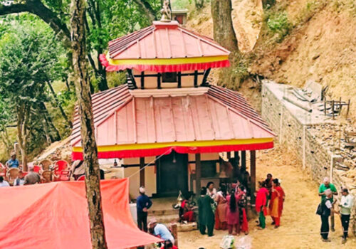 भूकम्पले क्षति पु¥याएको गारेखाको अर्लाङ्दी मन्दिर जीर्णोद्धार