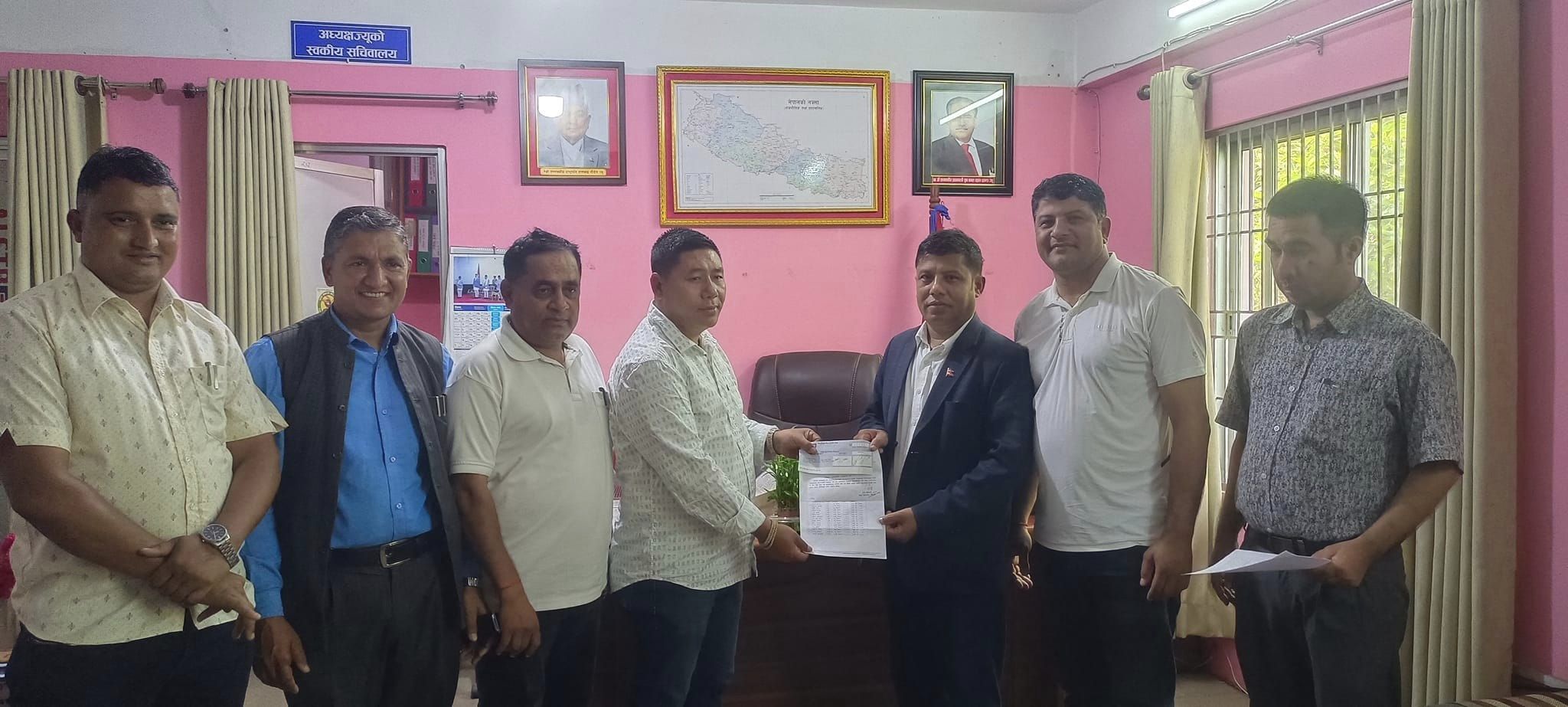 गजुरी गाउँपालिकाद्वारा बहुप्राविधिक शिक्षालयमा पढ्ने १५ जना बिद्यार्थीहरुको बार्षिक भर्ना शुल्क प्रदान