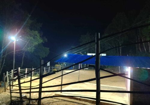 ज्वालामुखी ३ स्थित चक्रदेवी युवा क्लब वरपर बत्ती जडान(फोटो फिचर)