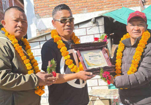 अमेरिकन बाजे भनेर चिनिने समाजसेवी जीत तामाङलाई एकिकृत तामाङ बस्तीमा सम्मान