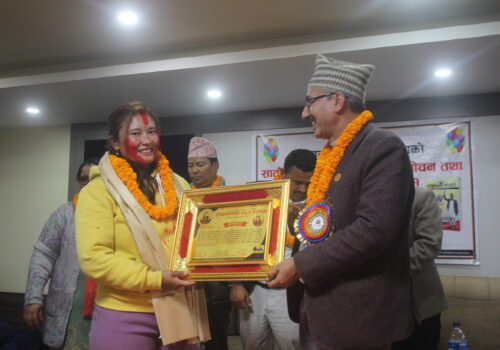 चेपाङ समुदायबाट स्नातकोत्तर गर्ने महिला सम्मानित