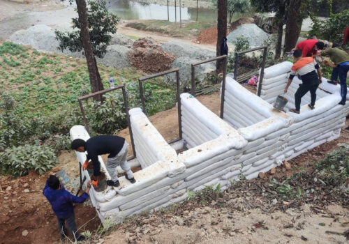 नीलकण्ठ–८ साघुटारमा Earthbag House मोडेलको सार्वजनिक शौचालय निर्माण हुँदै