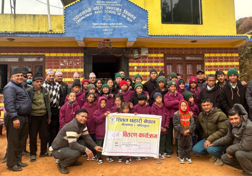 स्वावलम्बी बहिरा आधारभुत विद्यालयका विद्यार्थीहरुलाई जुत्ता वितरण