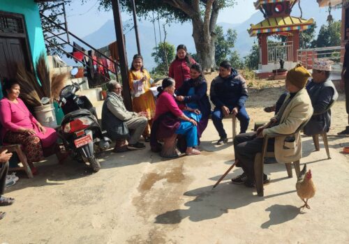 जेष्ठ नागरिकको स्वास्थ्य अवस्था बुझ्न टोलटोलमा नीलकण्ठ ८ का स्वास्थ्यकर्मी