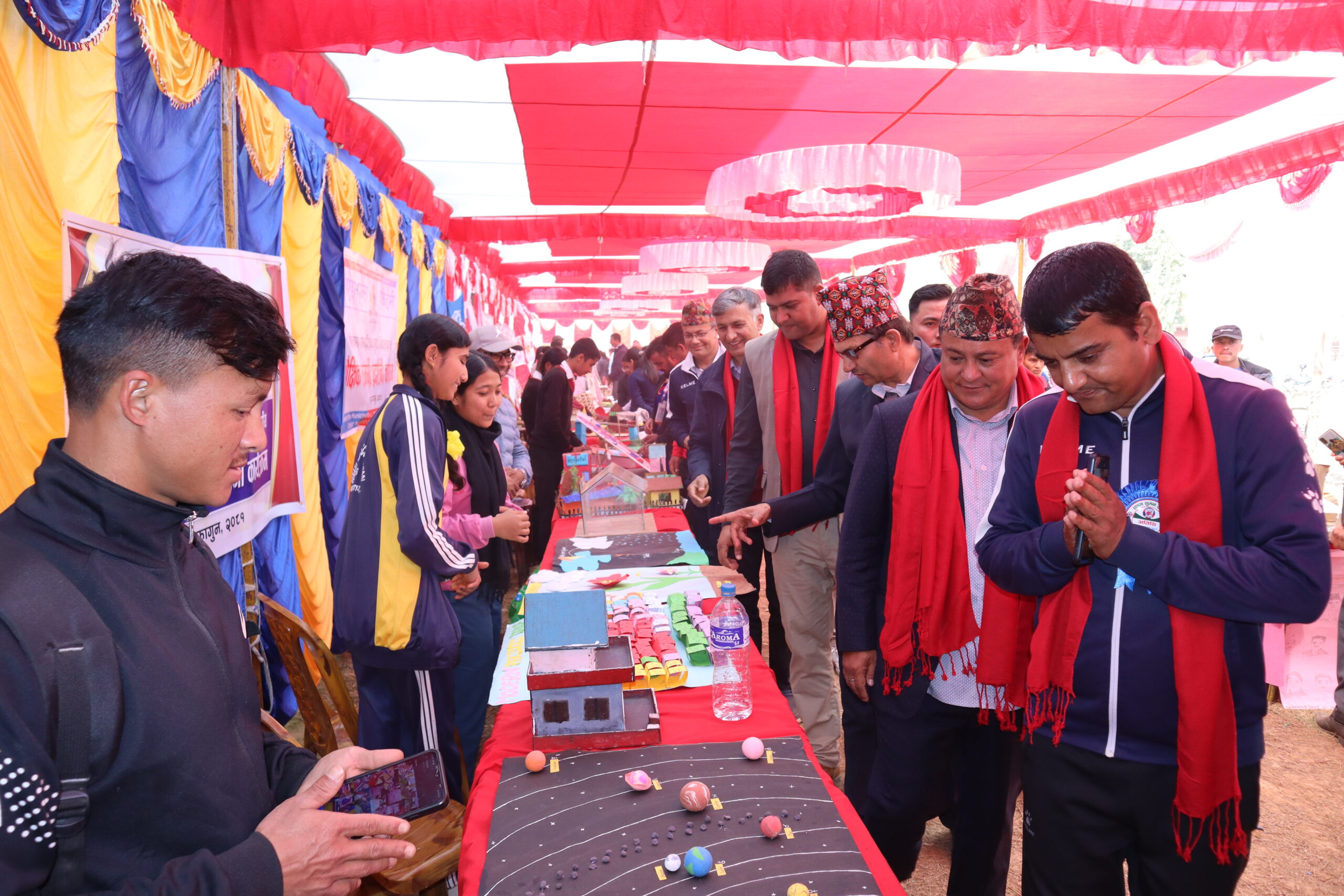 नीलकण्ठ नगरपालिकामा विषयगत शैक्षिक सामाग्री प्रदर्शनी,प्रदेश मन्त्री महर्जनद्वारा अवलोकन