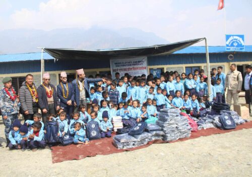 सितलादेवी आविका विद्यार्थीलाई न्यानो कपडा वितरण