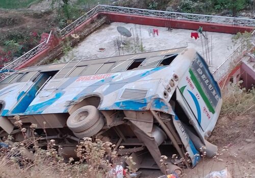 अर्घाखाँचीमा बस दुर्घटना हुँदा ४ जनाको ज्यान गयो, २७ जना घाइते