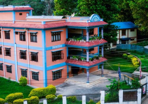 नीलकण्ठ स्ववियु निर्वाचनः विद्रोही उम्मेद्वारको पक्षमा मन्त्री अधिकारी,ढुंगाना र धमलाको साथ भवानी भट्टराईलाई