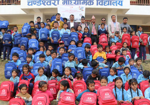 नीलकण्ठ नगरपालिका भित्रका एक हजार ९ सय ९९ विद्यार्थीहरुलाई शैक्षिक सामाग्री वितरण