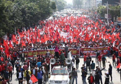 अहिले व्यवस्था जोगाउने गणतन्त्र पक्षधर र उल्ट्याउने राजावादीले आज शक्ति प्रदर्शन गर्दै