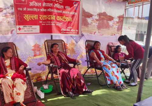 अखिल नेपाल महिला संघ द्धारा धादिङबेशीमा रक्तदान
