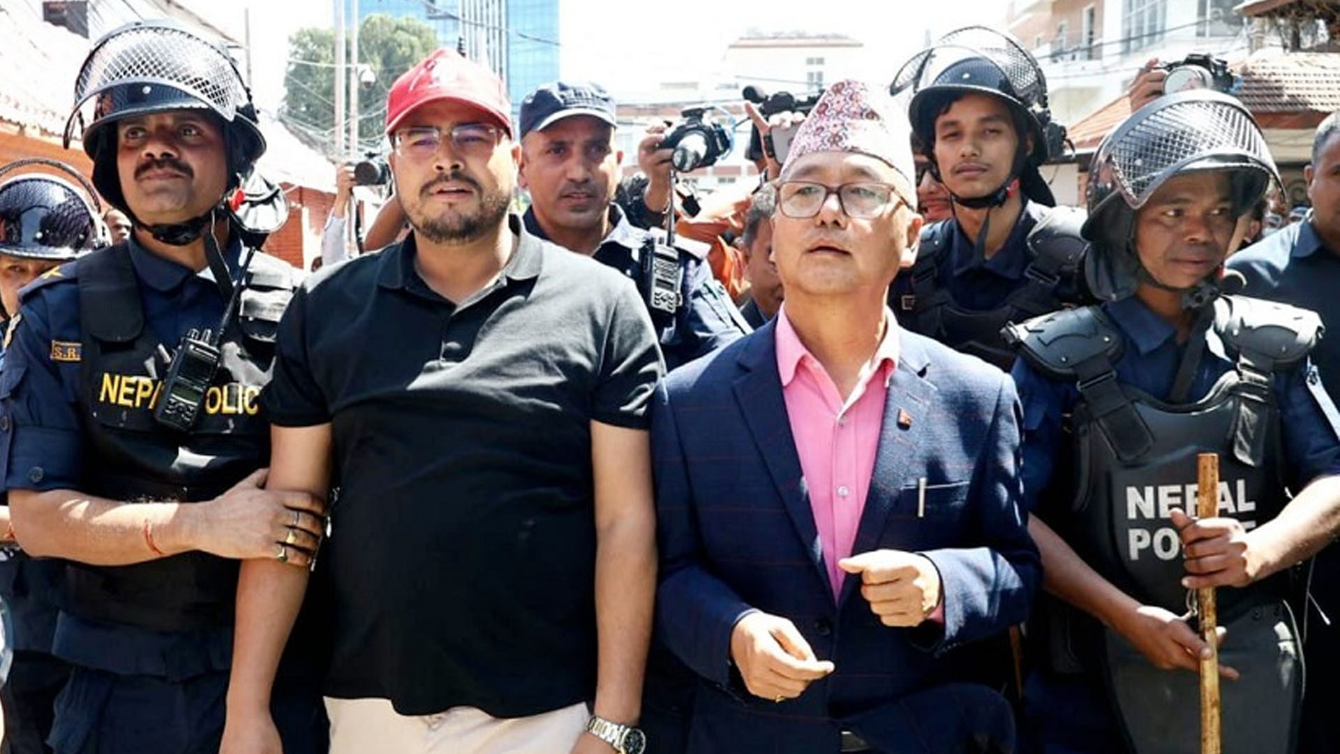 राप्रपाका अध्यक्षसहित तीन जना पक्राउ