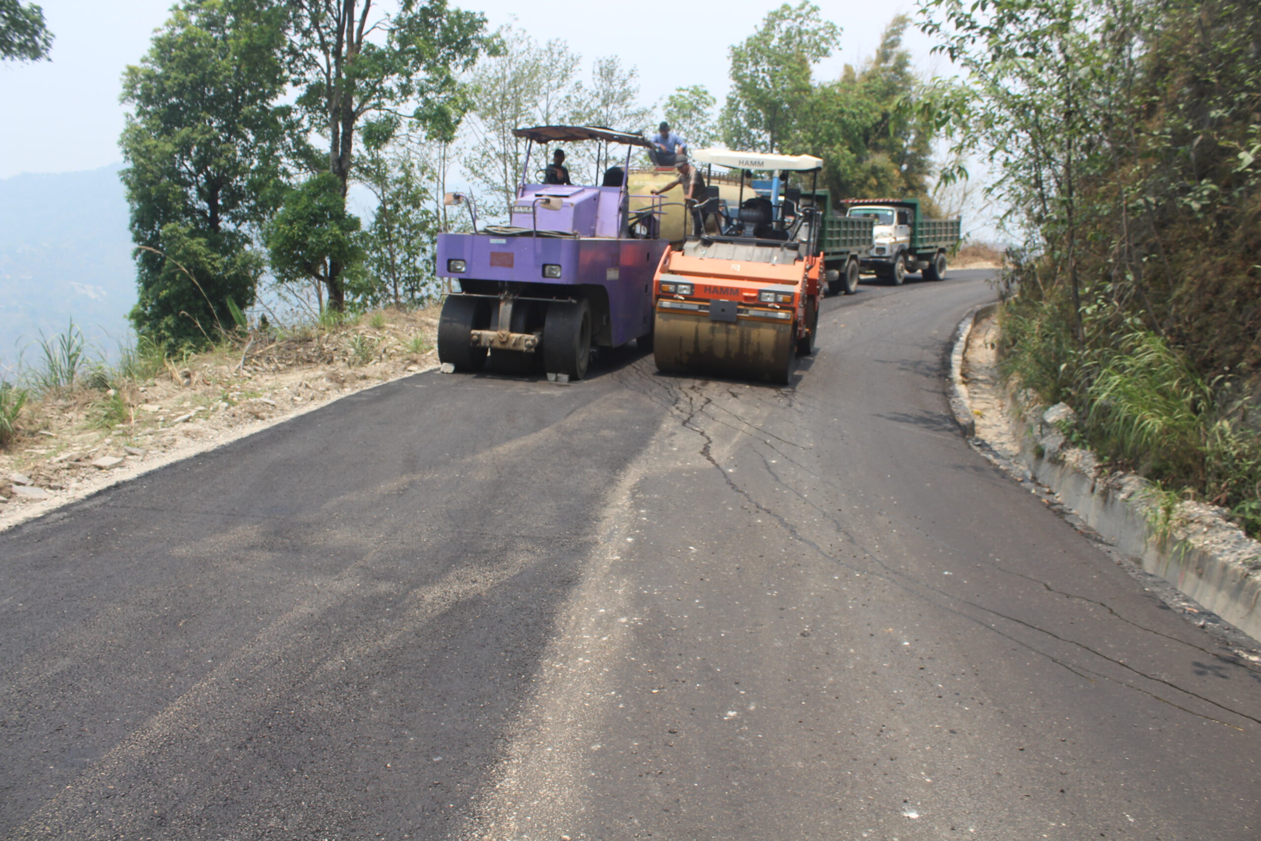 घ्याम्पेसाल पाँचखुवा देउराली ताकुकोट सडक  २८ वर्षपछि कालोपत्र