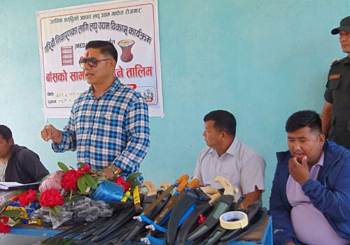 गजुरीमा स्व–रोजगार र आत्मनिर्भर बनाउन १ महिने बाँसको सामग्री बनाउने तालिम