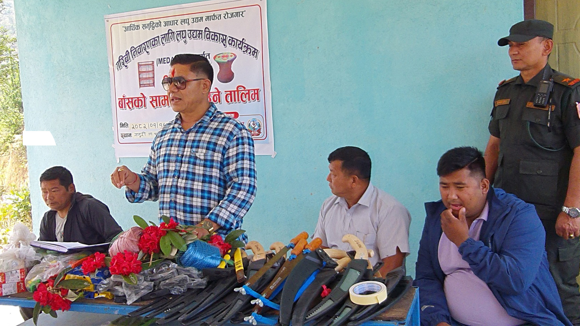 गजुरीमा स्व–रोजगार र आत्मनिर्भर बनाउन १ महिने बाँसको सामग्री बनाउने तालिम