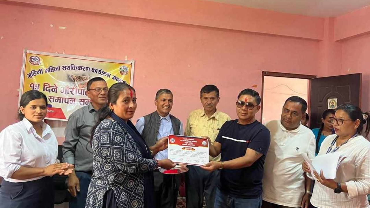 गजुरीका गृहिणी महिलाहरुलाई मौरीपालन तालिम