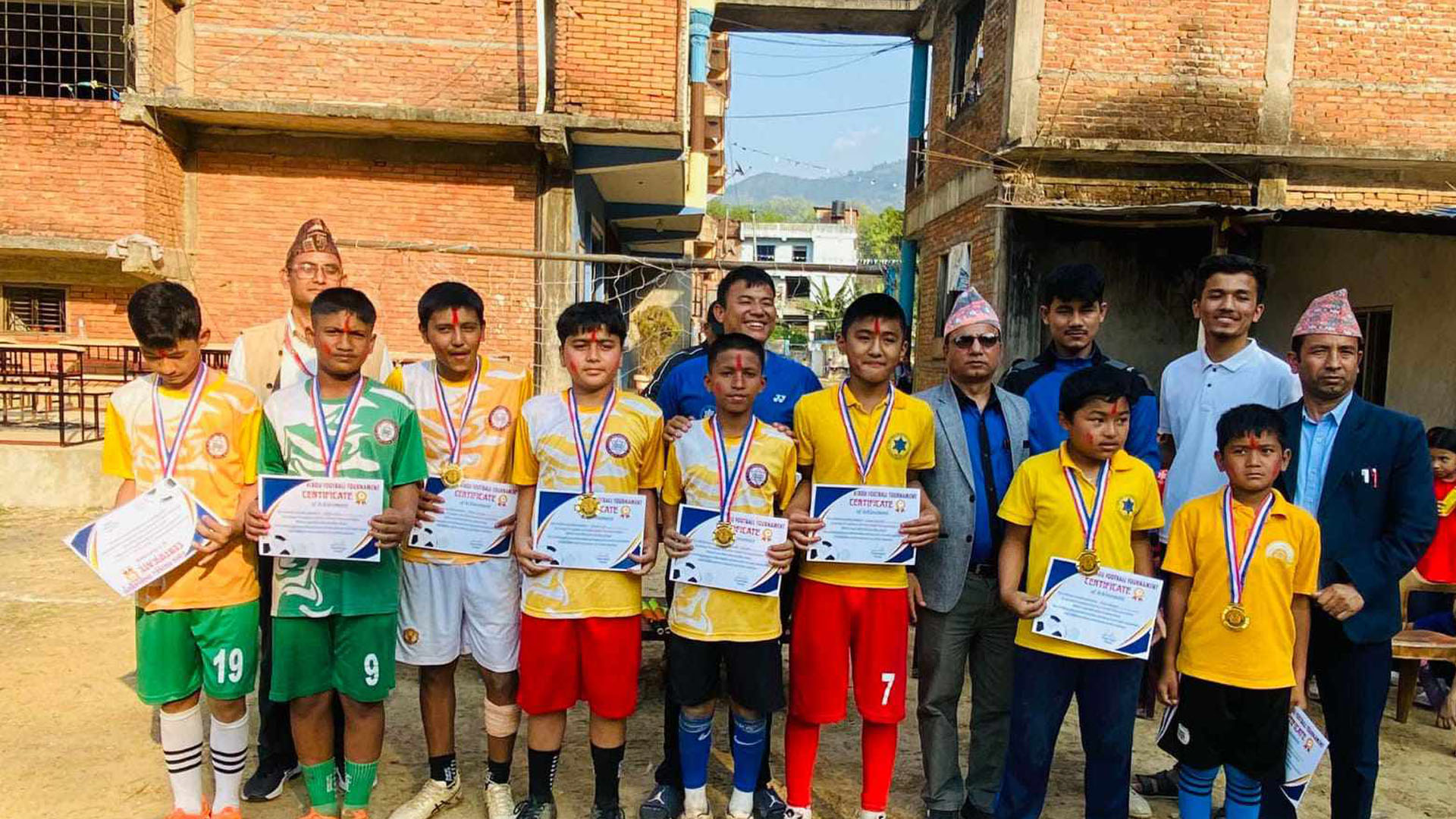 न्यू किबोले अङ्ग्रेजी हस्तलेखन र फुटबल प्रतियोगिता गरेर मनायो गुड फ्राईडे