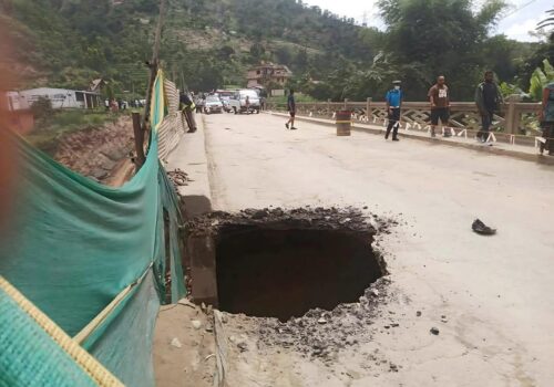 महादेवबेशी–काठमाडौं सडक खण्ड पूर्ण रूपमा अवरुद्ध