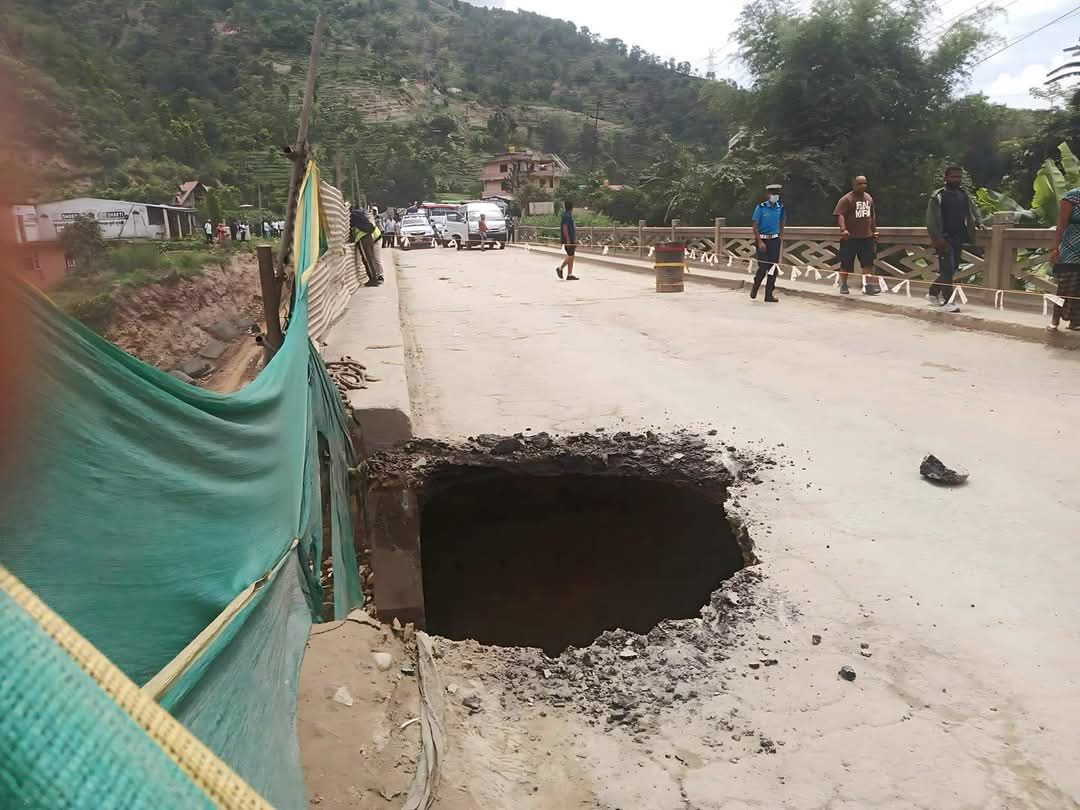 महादेवबेशी–काठमाडौं सडक खण्ड पूर्ण रूपमा अवरुद्ध