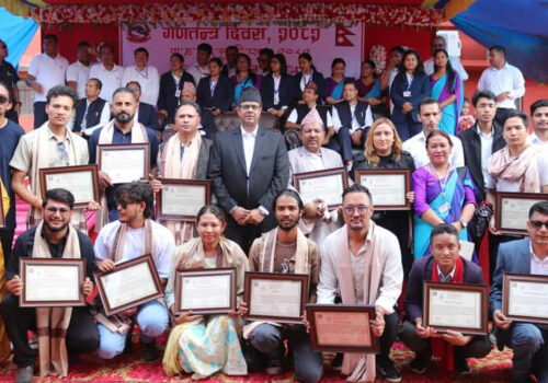 गणतन्त्र दिवसको अवसरमा पत्रकार तथा सर्जकहरु पुरस्कृत