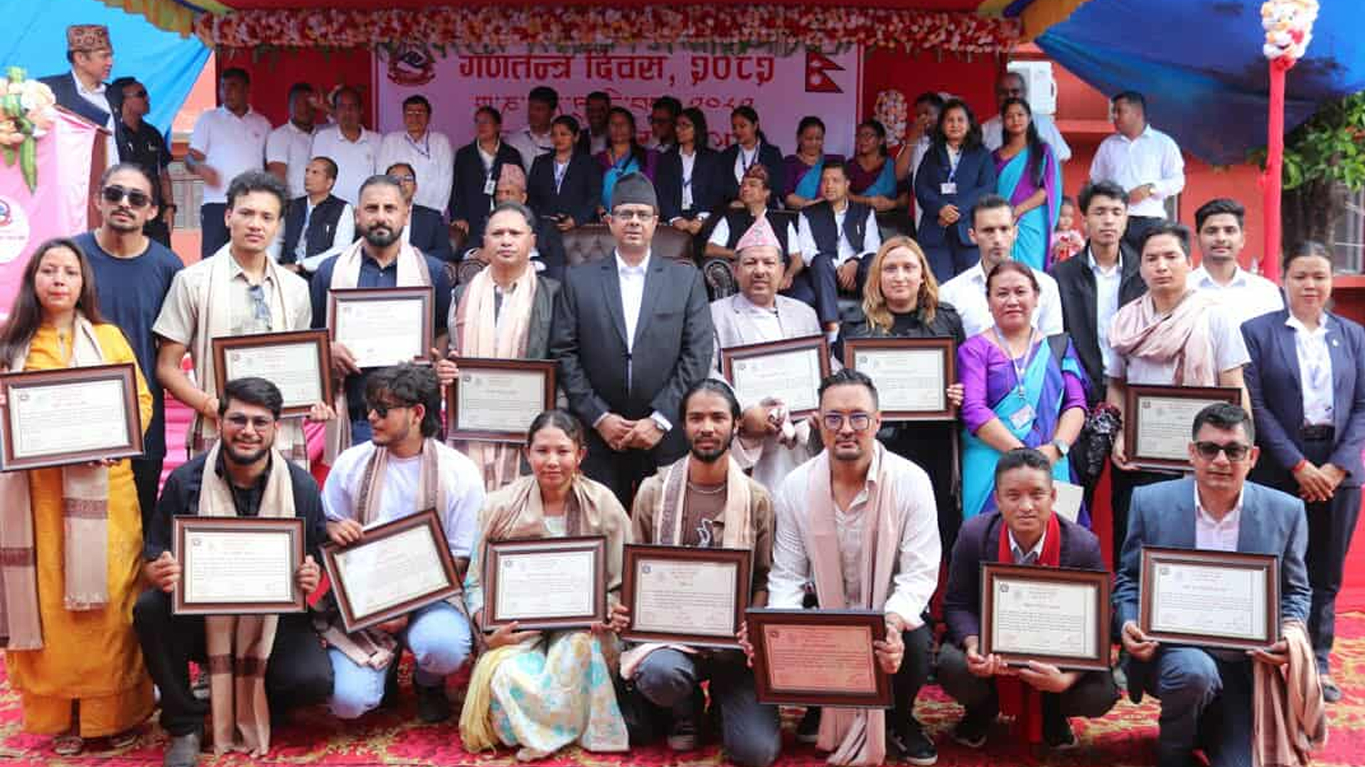 गणतन्त्र दिवसको अवसरमा पत्रकार तथा सर्जकहरु पुरस्कृत