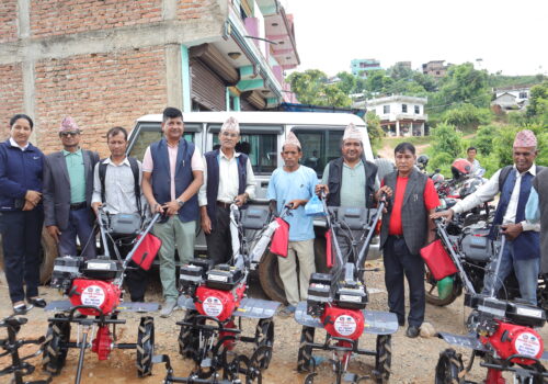 ज्वालामुखी गाउँपालिकाद्वारा ५८ जना कृषकहरुलाई मिनि टिलर वितरण