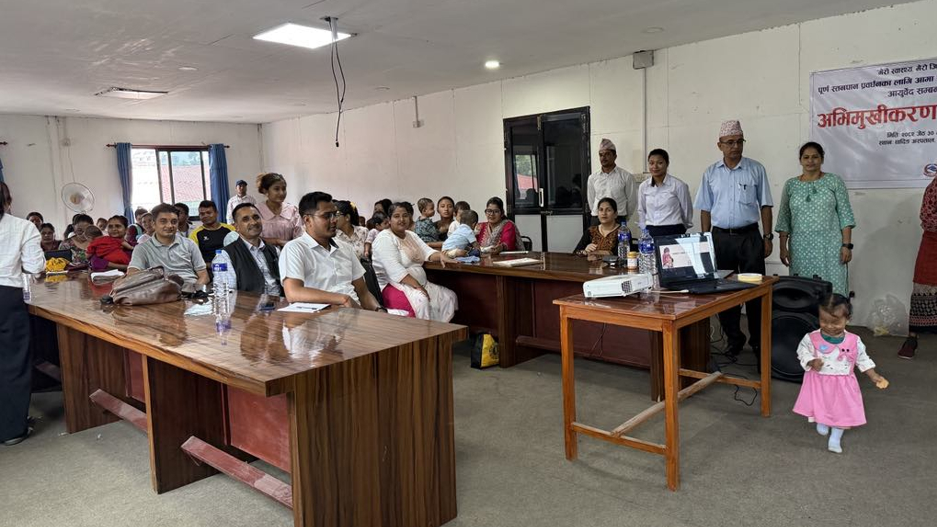 पूर्ण स्तनपान प्रवर्धनका लागि धादिङमा आयुर्वेदसम्बन्धी अभिमुखीकरण