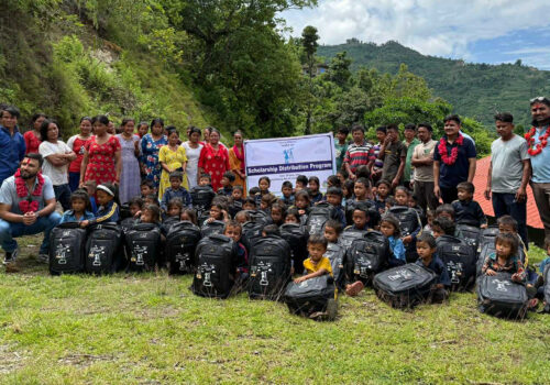 बेनीघाट रोराङको कोस्राङ आ.विमा अध्ययनरत विद्यार्थीहरूलाई शैक्षिक सामाग्री वितरण