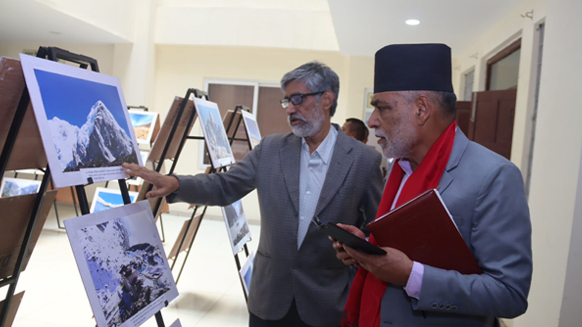 ‘हिमाल जोगाउन सरकारले नेतृत्वदायी भूमिका निर्वाह गरिरहेको छ’