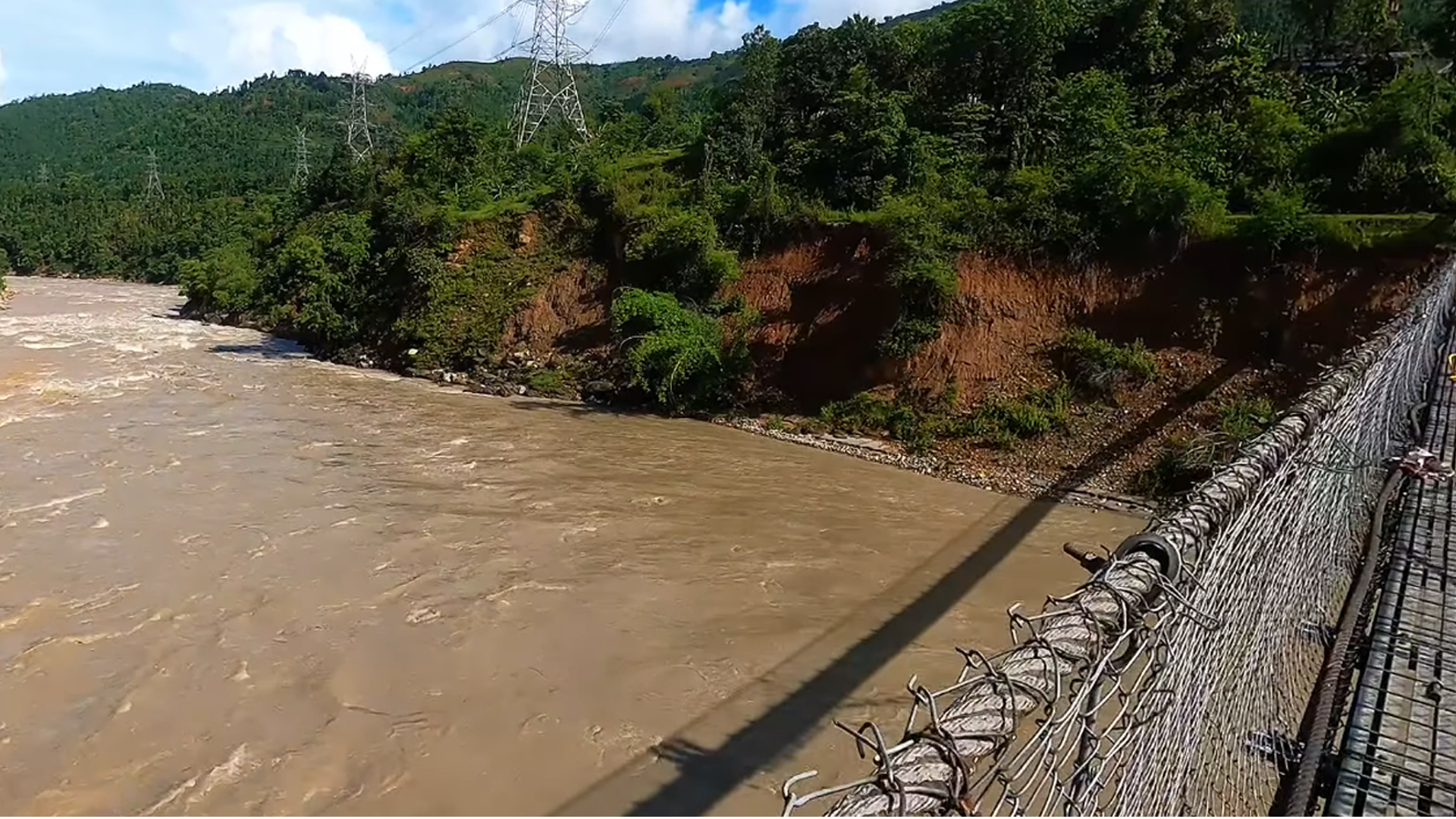 त्रिशूली नदीमा हामफालेर एक महिला बेपत्ता