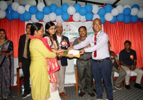 चिल्ड्रेनपार्क माविद्वारा चार जिपिए ल्याउने प्रिसिला तामाङ सहित अन्य विद्यार्थीलाई सम्मान