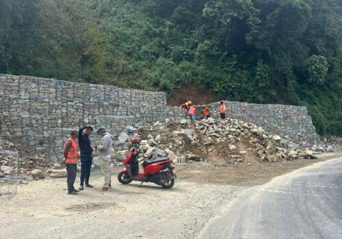 पहिरो रोकथाम र सडक निर्माण कार्य तीव्र