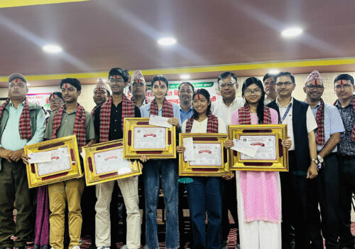 नीलकण्ठ नगरपालिकाद्धारा एसईईमा उत्कृष्ट नतिजा ल्याउने  विद्यार्थी तथा विद्यालयलाई सम्मान