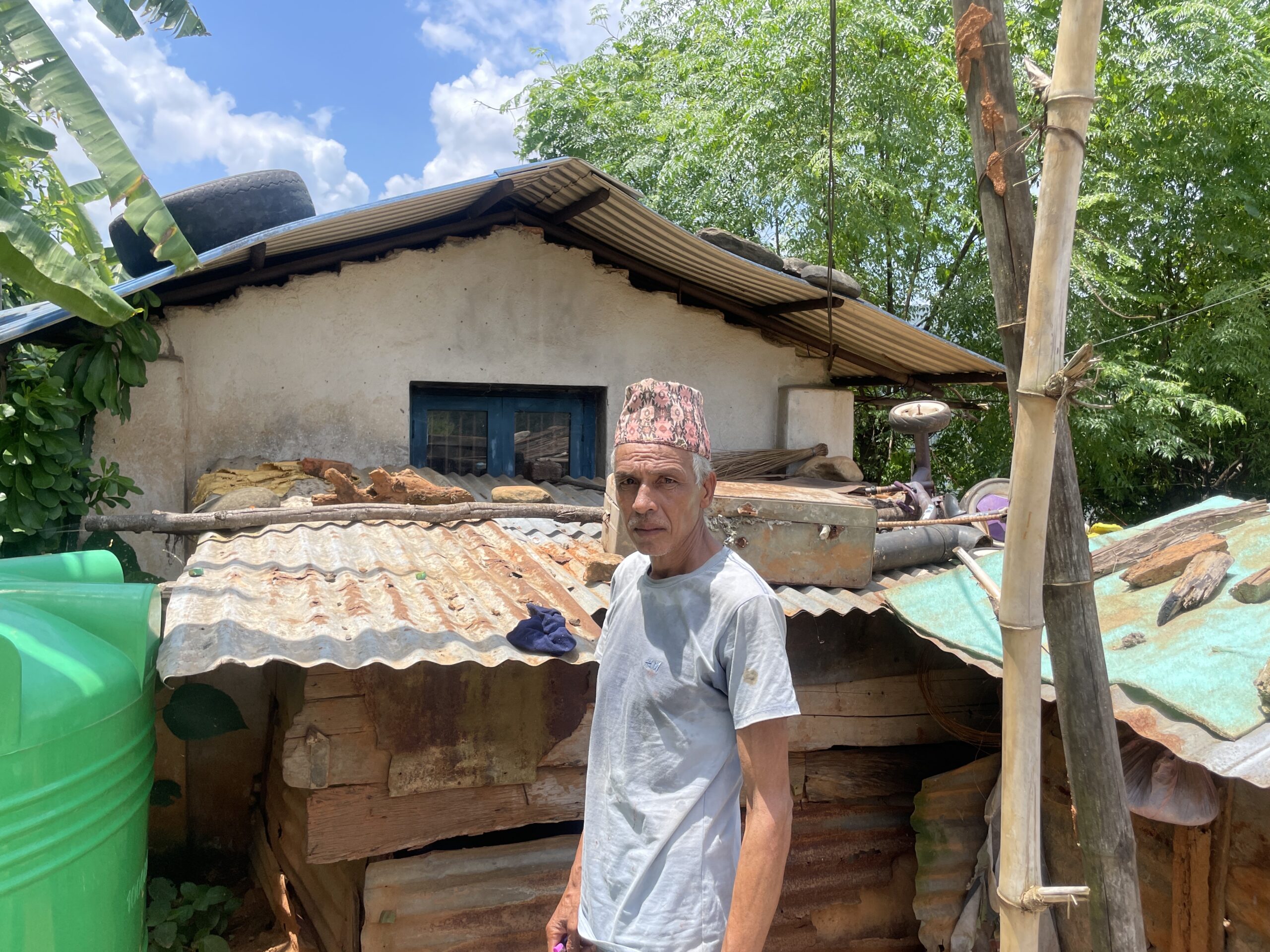 सङ्कटग्रस्त अवस्थामा एक कुसुन्डा परिवार