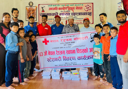 रेडक्रसको स्थापना दिवसको अवसरमा स्टेशनरी बितरण