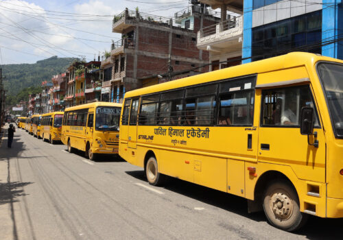 धादिङमा निजी विद्यालयहरूको स्कुल बस ¥याली