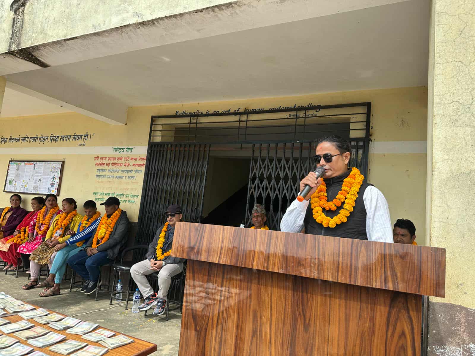 सांकोष माविका ४७ जना विद्यार्थीलाई प्रति विद्यार्थी नगद ११ हजार सहित शैक्षिक सामाग्री वितरण