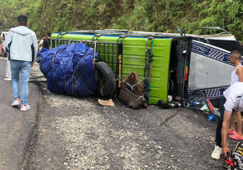 धादिङको सेउली नजिकै बलेरो दुर्घटनामा : १४ जना घाइते, ३ जनाको अवस्था गम्भीर