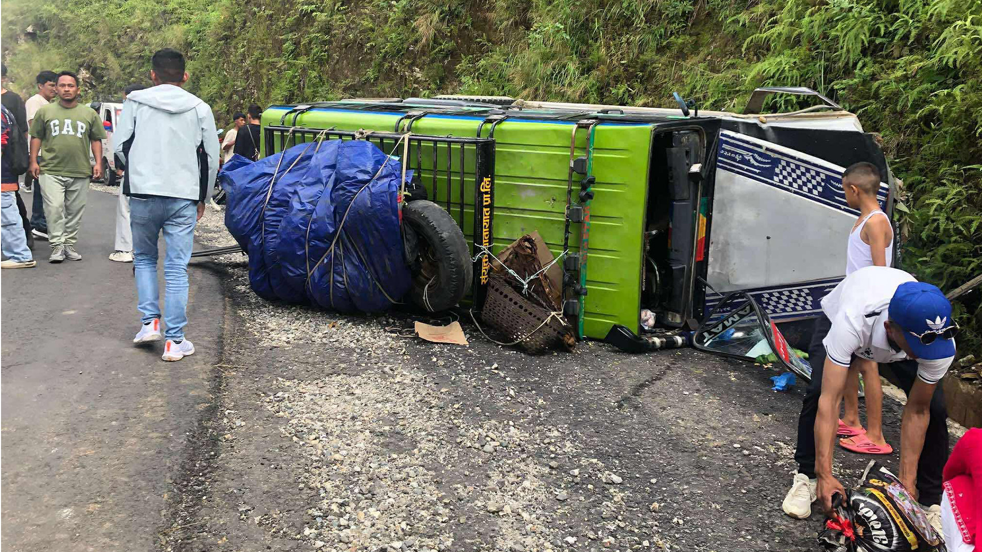 धादिङको सेउली नजिकै बलेरो दुर्घटनामा : १४ जना घाइते, ३ जनाको अवस्था गम्भीर