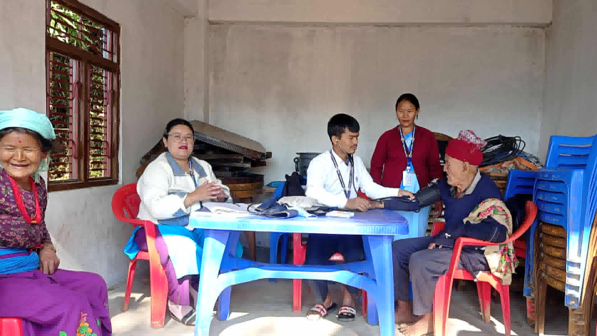 जनतासँग मेयर स्वास्थ्य परिक्षण अन्तरगत धुवाँकोटका ६७८ जनाले लिए स्वास्थ्य सेवा